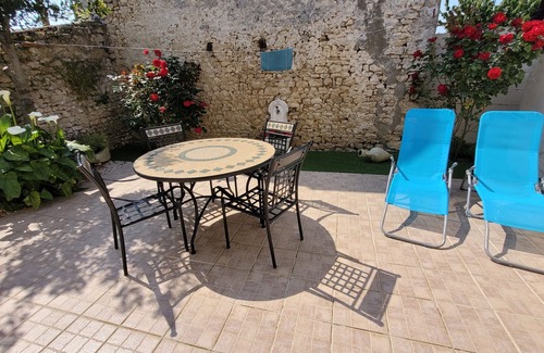 Marennes Casa | Quiet house with courtyard not overlooked
