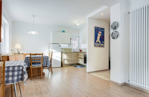 Moena Apartamento | Tranquilo apartamento vacacional "Ciasa Christina" con Wi-Fi, balcón y vistas a la montaña