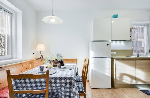 Moena Apartamento | Tranquilo apartamento vacacional "Ciasa Christina" con Wi-Fi, balcón y vistas a la montaña