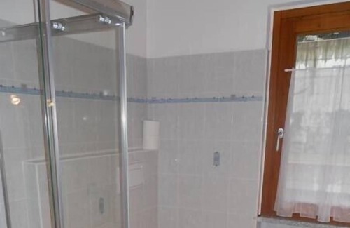 Brezzo di Bedero Condominio | Tranquila vacaciones, fantásticas vistas al lago, piscina climatizada, WiFi