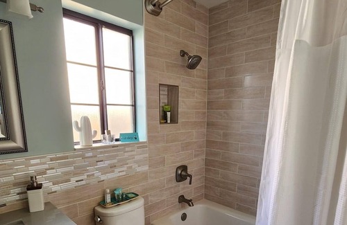 Ridgecrest Casa | Quiet Home 1 BR 1 Bath. Sleeps 2. Gym & Kitchen. Trees & Garden!