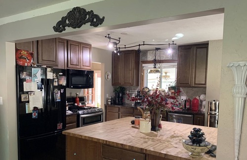 Maplewood Casa | Quiet Home near paths and parks