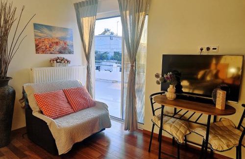 Nea Smirni Apartamento | Quiet house-Athens Center 100 meters balcony on the top floor