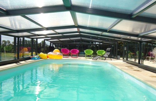 Ergue-Gaberic Casa | Amplia casa, piscina cubierta, ambiente florido climatizado, piscina climatizada.