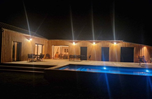 Grayan-Et-L'Hopital Casa | Quiet house with pool close to Soulac and ocean beaches.