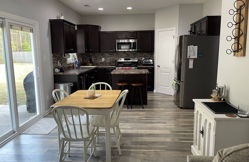 Richlands Casa | Quiet house in suburban cul-de-sac.