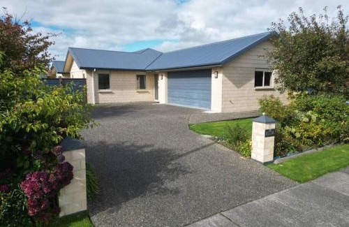 Invercargill Casa | Quiet in the Court