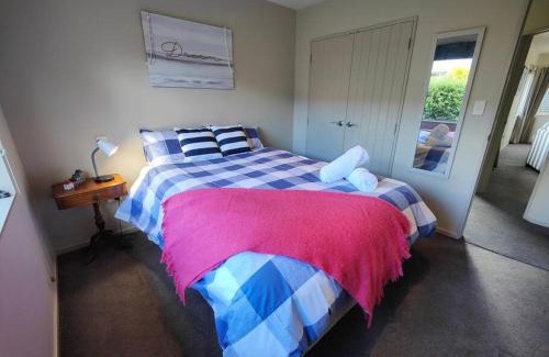 Invercargill Casa | Quiet in the Court