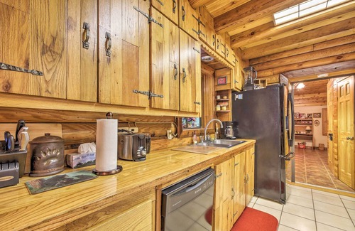 Inverness Cabina | ¡NUEVO! Quiet Inverness Log Cabin w / Deck amueblado!