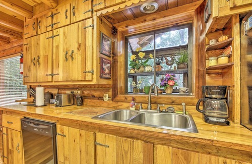 Inverness Cabina | ¡NUEVO! Quiet Inverness Log Cabin w / Deck amueblado!