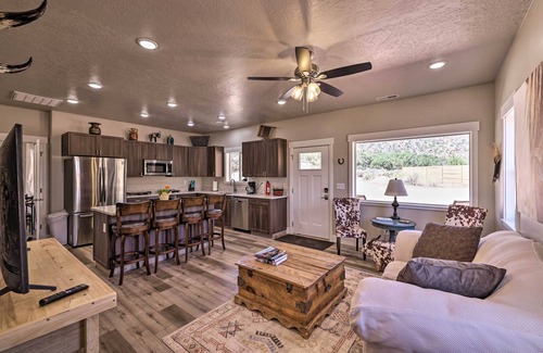 Kanab Casa | Quiet Kanab Home w/ Panoramic Views & Porch!