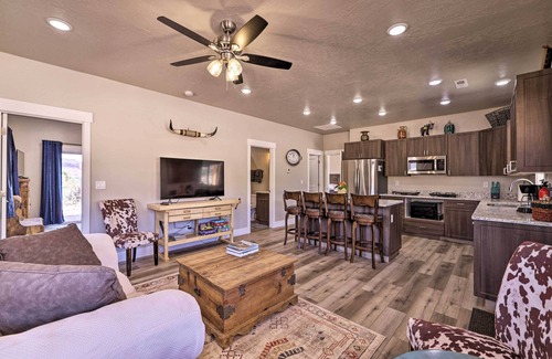 Kanab Casa | Quiet Kanab Home w/ Panoramic Views & Porch!