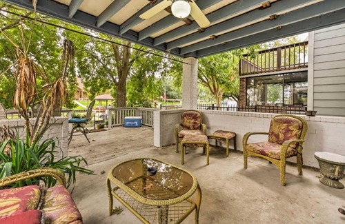 Willis Casa | Quiet Lake Conroe Townhome with Water-View Deck