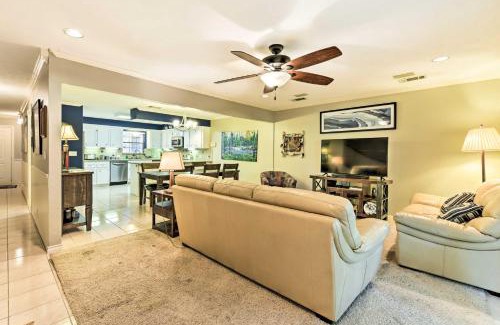 Willis Casa | Quiet Lake Conroe Townhome with Water-View Deck
