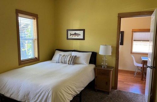 Old Farm District Casa | Quiet like the country, yet minutes from Bend Parkway to downtown.
