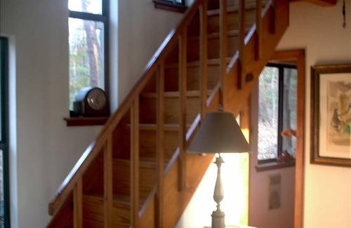 Chandler Cabaña | Tranquilo Lofted Cabin 4 millas de Edom, una comunidad de arte.