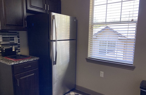 Grogan's Mill Apartamento | Quiet Luxury Nouvelle at The Woodlands Cozy 2 Bedroom-shopping, food, lake view