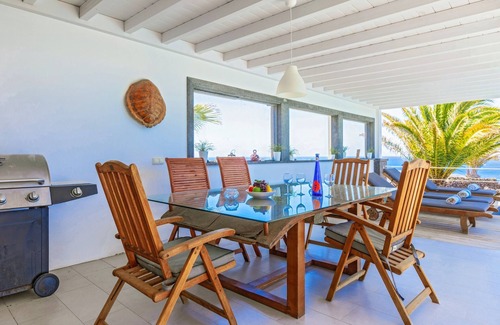 Tias Villa | Tranquila villa de lujo con piscina y vistas panorámicas ininterrumpidas al mar y montaña