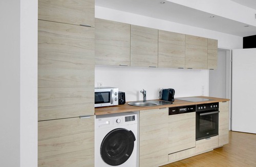 Matzleinsdorf Apartamento | Quiet Margareten 1BR w/ Elevator, near Hauptbahnhof, by Blueground