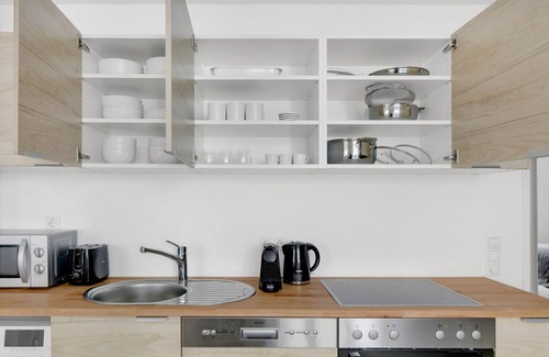 Matzleinsdorf Apartamento | Quiet Margareten 1BR w/ Elevator, near Hauptbahnhof, by Blueground