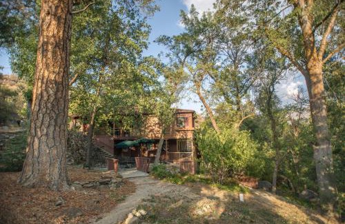 Camp Nelson Cabina | Quiet Mind Lodge, Spa & Retreat Sequoias