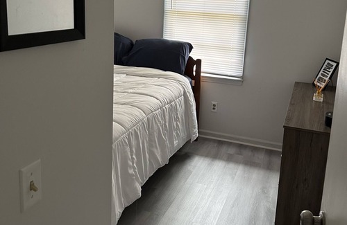 Kelly Casa | Quiet, Minimal Home: 18 Min from White Lake