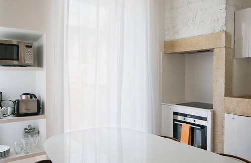 Santa Engracia Apartamento | Quiet & Modern Apartment w/ Garden by LovelyStay