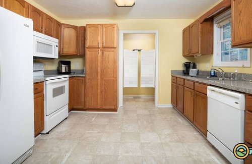 Mount Jackson Cabina | Quiet Mountain Getaway | Woodland views & hot tub | Bryce Resort