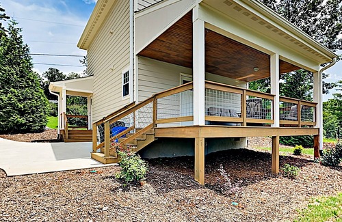 Woodfin Cabina | Quiet Mountain Oasis | Deck & Firepit | Central Locale to Downtown & Hiking