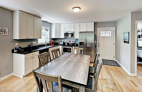 Woodfin Cabina | Quiet Mountain Oasis | Deck & Firepit | Central Locale to Downtown & Hiking
