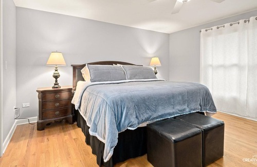 Warrenville Casa | Quiet neighborhood home with great access to many restaurants and hiking trails