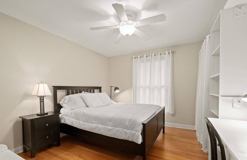 Warrenville Casa | Quiet neighborhood home with great access to many restaurants and hiking trails