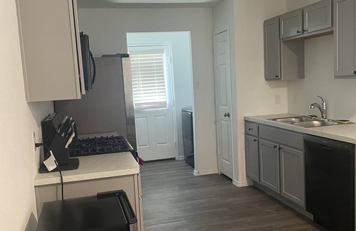 Porter Casa | Quiet new construction home on culdesac street