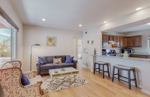 North Campus Casa | Quiet Nobhill Home, 2bd/1ba, Dog Friendly w/YARD
