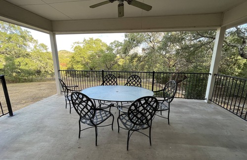 Boerne Casa | Quiet Oaks Hill Country Retreat Relaxing hill country getaway in town!
