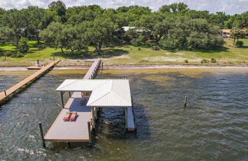 Ono Island Casa | Quiet Oasis Under Majestic Live Oaks with 150 feet of Bayside Orange Beach