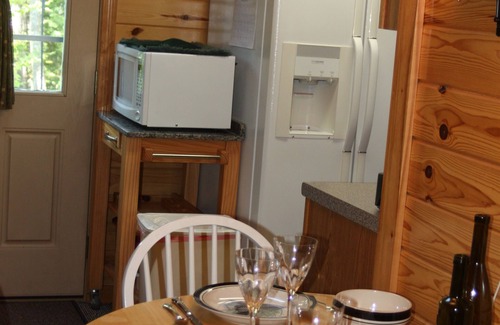 Greenville Junction Cabaña | Tranquila, casa de campo que admite mascotas cerca del lago Moosehead!