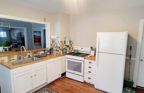 Northeast Minneapolis Casa | Quiet pet friendly home with fully fenced yard