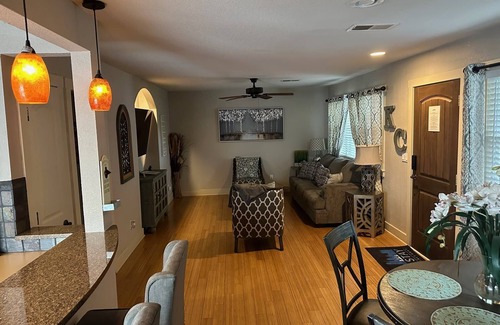Plaza Westport Condominio | Quiet Plaza 2 Bed 2 Bath Unbeatable Location