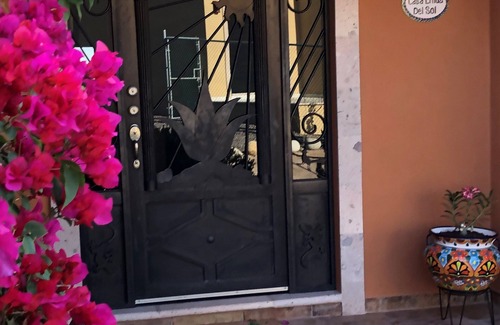 El Centenario Casa | Casa privada tranquila de nueva construcción de 2 dormitorios / 2 baños con piscina climatizada