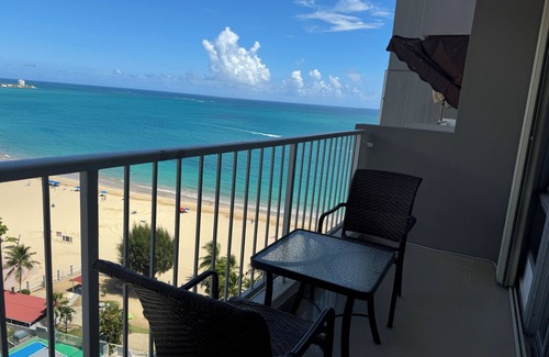 Isla Verde Apartamento | Quiet Relaxing Ocean View studio at Coral Beach