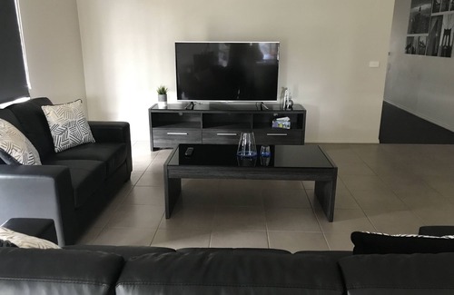 Moama Casa | Quiet Residential area with a park next door