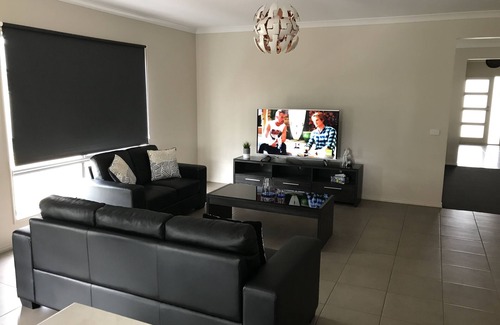 Moama Casa | Quiet Residential area with a park next door