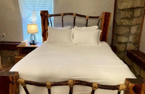 Myra Cabina | Quiet retreat in NTX Hill Country