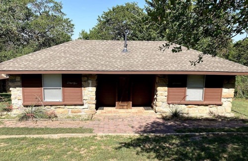 Myra Cabina | Quiet retreat in NTX Hill Country