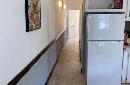 Blades Casa | Quiet retreat. Minutes from airport, world renowned beach and major city center