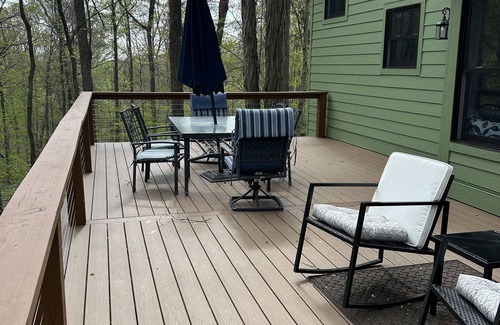 Martinsville Casa | Quiet retreat nestled in the woods.