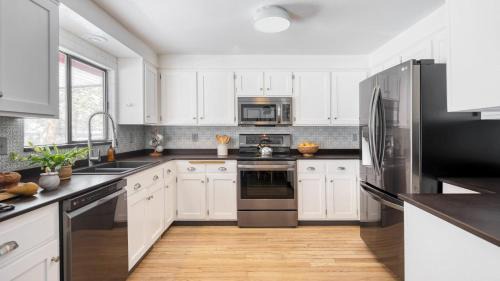 Deschutes River Woods Casa | Quiet River Bend Cabin by AvantStay 35 Mins to Mt Bachelor 10 Mins to Town Centre Hot Tub