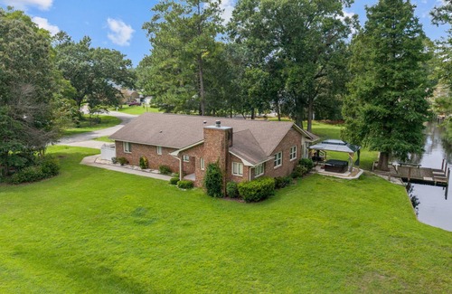 River Bend Casa | Quiet Riverfront 3BR/2BA house with Spa, Dock, and Golf Carts