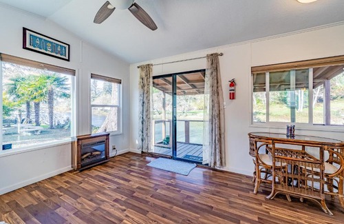 Brookings Casa | Quiet Riverfront Oasis & Getaway Cabin